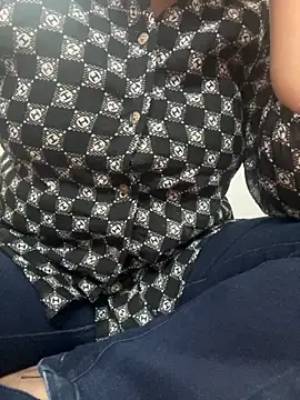 Snapshot of Red-Magic-25 chatting on November 22, 6:01 am Red-Magic-25 online show from November 22, 6:01 am