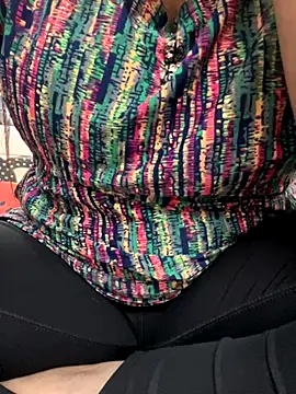 Snapshot of Red-Magic-25 chatting on November 28, 6:57 am Red-Magic-25 online show from November 28, 6:57 am