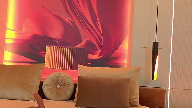 RubyLuxee online show from October 1, 4:50 am