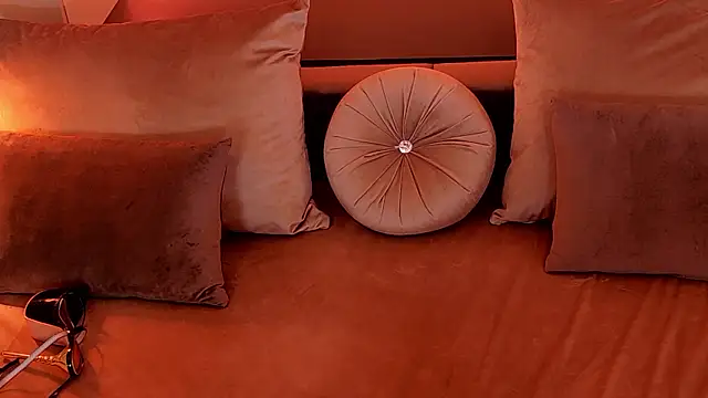 RubyLuxee online show from March 27, 5:38 am