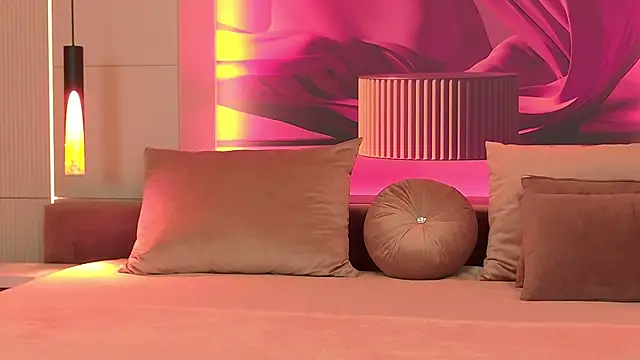 RubyLuxee online show from November 22, 6:12 am