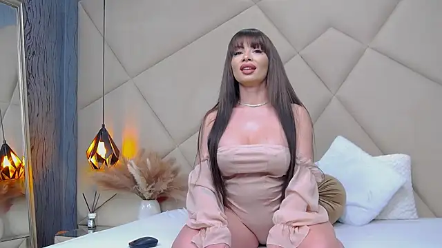 RubyLuxee online show from March 8, 7:05 am