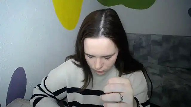 mini girly online show from December 5, 1:32 pm