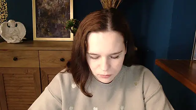 mini girly online show from December 18, 2:10 pm