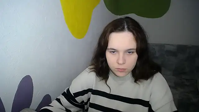 mini girly online show from December 4, 1:10 pm