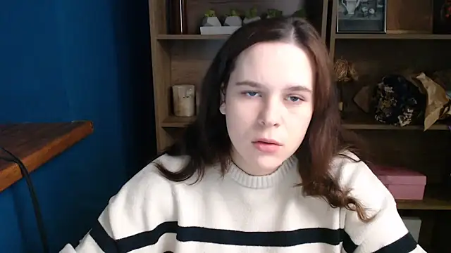 mini girly online show from December 17, 1:05 pm