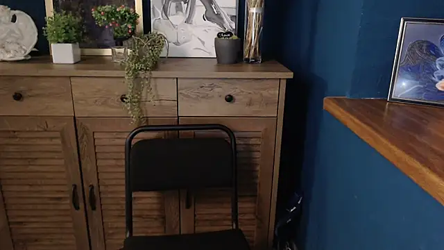 mini girly online show from September 15, 6:25 am