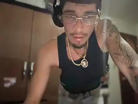 Snapshot of badboy366 chatting on February 17, 7:27 am badboy366 online show from February 17, 7:27 am