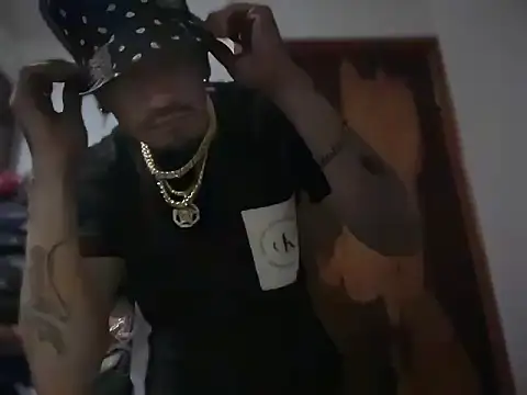 Snapshot of badboy366 chatting on February 3, 3:37 am badboy366 online show from February 3, 3:37 am