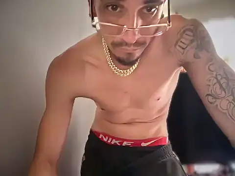 Snapshot of badboy366 chatting on February 6, 8:38 pm badboy366 online show from February 6, 8:38 pm