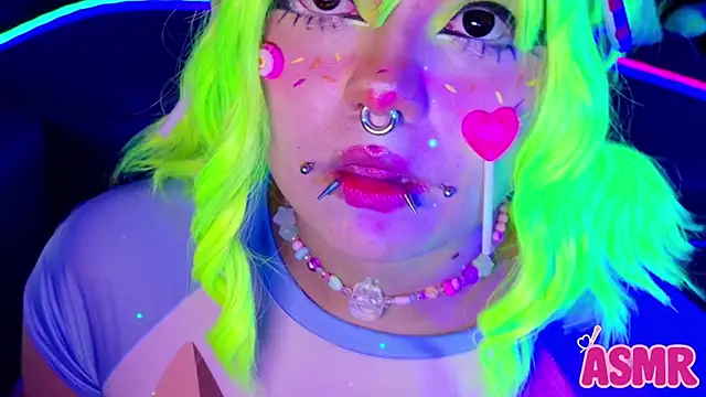 LaytonBox online show from October 30, 4:15 pm