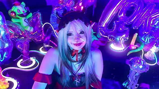 LaytonBox online show from March 23, 3:45 pm