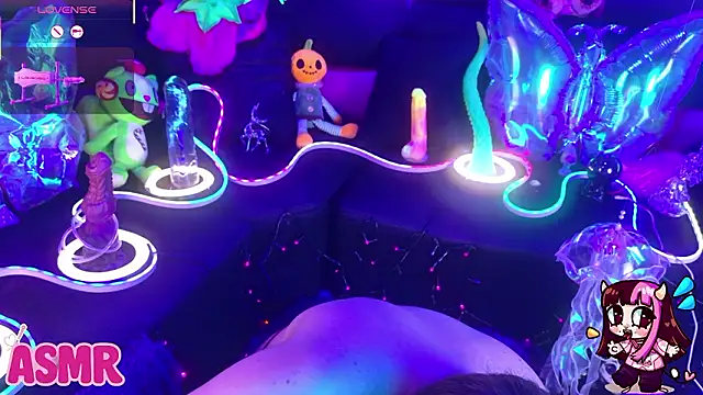 LaytonBox online show from March 20, 1:01 pm