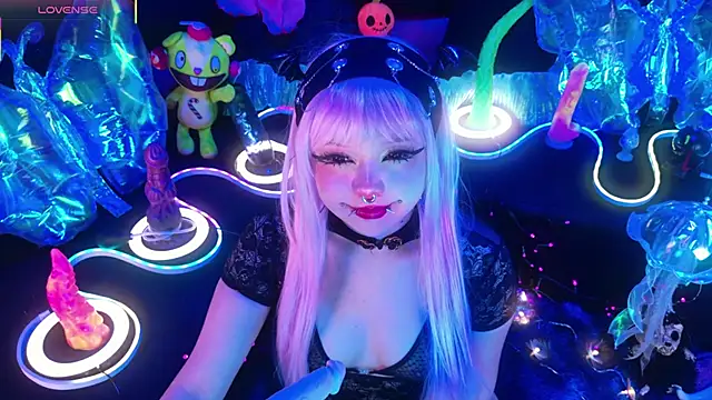 LaytonBox online show from March 18, 3:03 pm