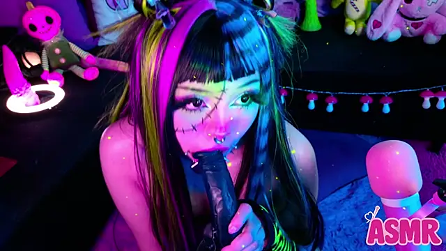 LaytonBox online show from October 28, 2:05 pm