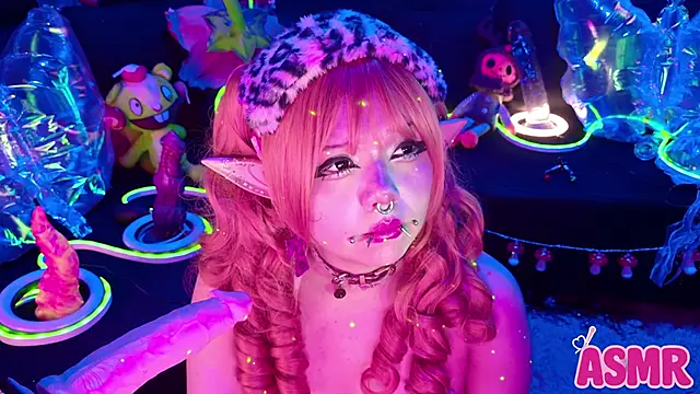 LaytonBox online show from December 1, 1:23 pm