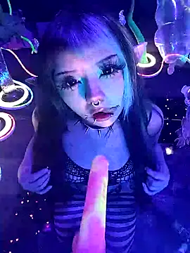 LaytonBox online show from February 17, 6:38 pm