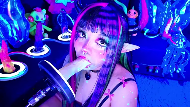 LaytonBox online show from November 17, 1:26 pm