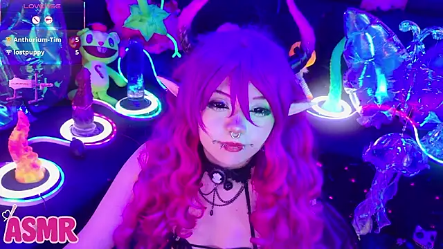 LaytonBox online show from February 9, 1:20 pm