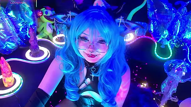 LaytonBox online show from March 14, 2:12 pm