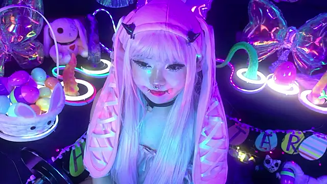 LaytonBox online show from March 31, 3:03 pm