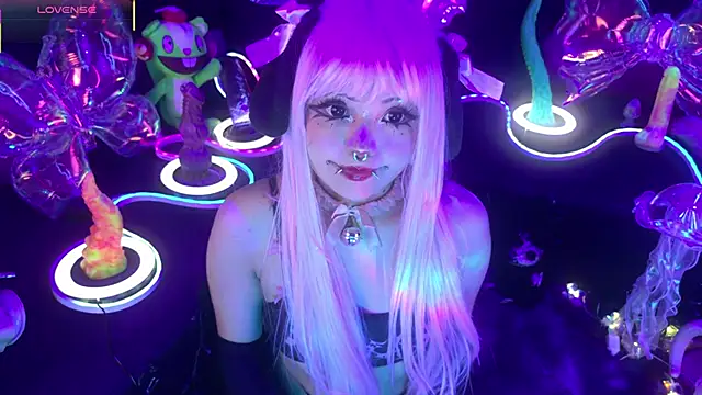 LaytonBox online show from March 27, 1:23 pm