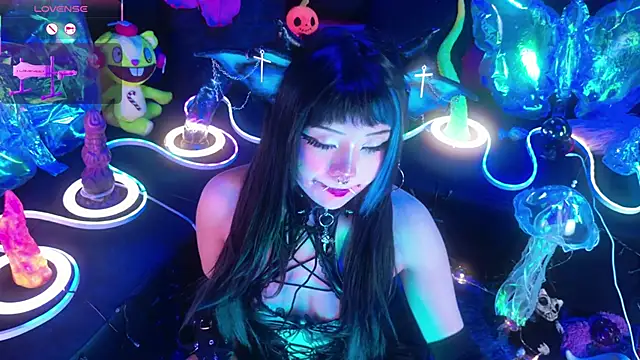 LaytonBox online show from March 19, 12:38 pm