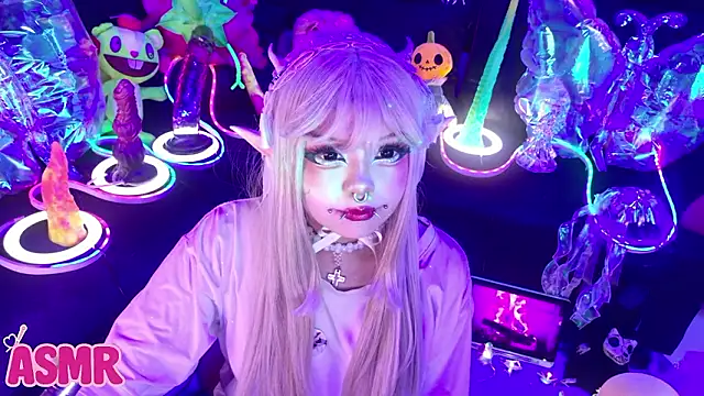 LaytonBox online show from February 3, 1:49 pm