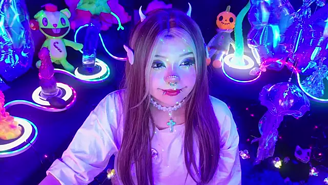 LaytonBox online show from February 8, 1:42 pm