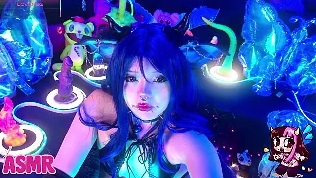 LaytonBox online show from March 11, 3:06 pm