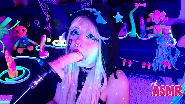 LaytonBox online show from November 10, 1:27 pm