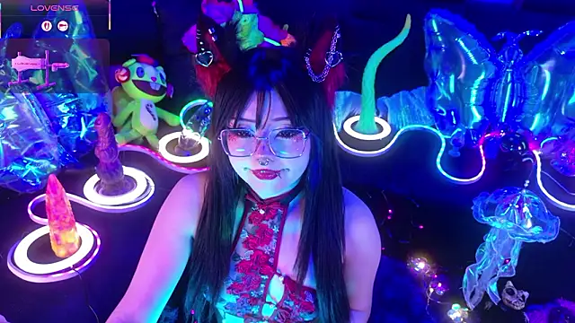 LaytonBox online show from March 13, 2:22 pm