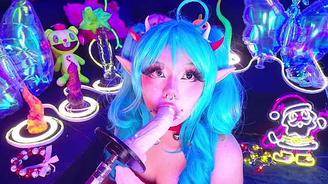 LaytonBox online show from December 18, 2:10 pm