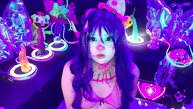 LaytonBox online show from February 1, 2:04 pm