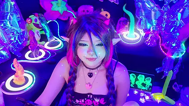 LaytonBox online show from February 6, 2:24 pm