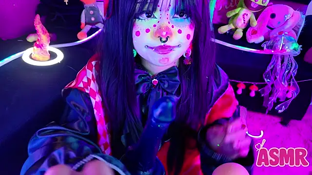 LaytonBox online show from October 31, 12:46 pm