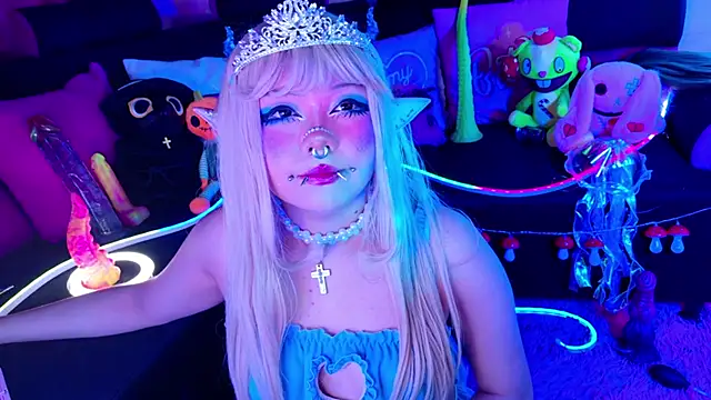 LaytonBox online show from November 3, 1:47 pm