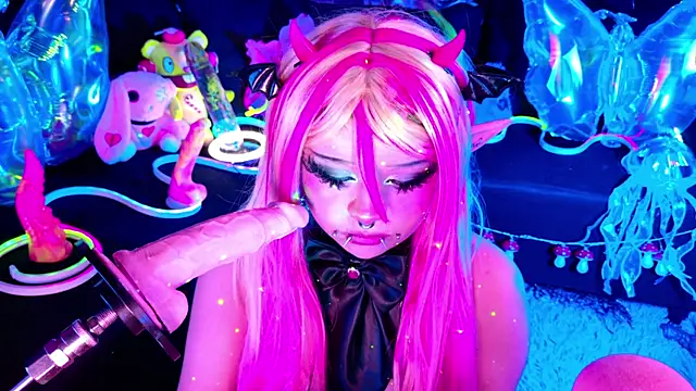 LaytonBox online show from November 15, 2:43 pm