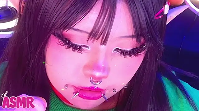 LaytonBox online show from December 19, 3:25 pm