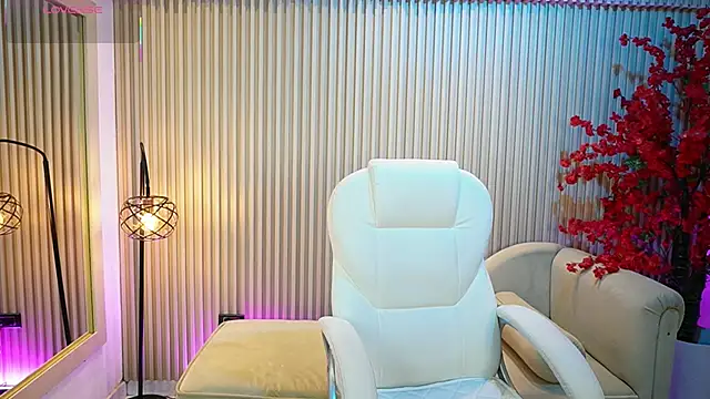 Snapshot of Emma_Walkerr_ chatting on September 18, 7:06 pm Emma Walkerr online show from September 18, 7:06 pm