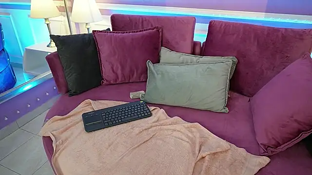 Snapshot of Emma_Walkerr_ chatting on February 21, 11:21 pm Emma Walkerr online show from February 21, 11:21 pm