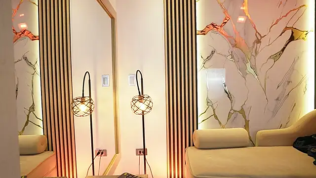 Emma Walkerr  online show from February 7, 7:00 pm