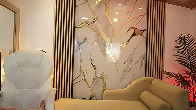 Emma Walkerr  online show from April 10, 7:10 pm