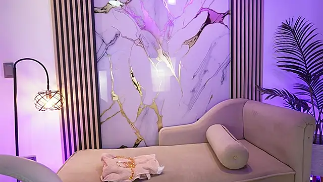 Emma Walkerr  online show from March 28, 7:04 pm