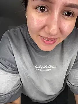 Jullya x online show from March 21, 9:30 pm