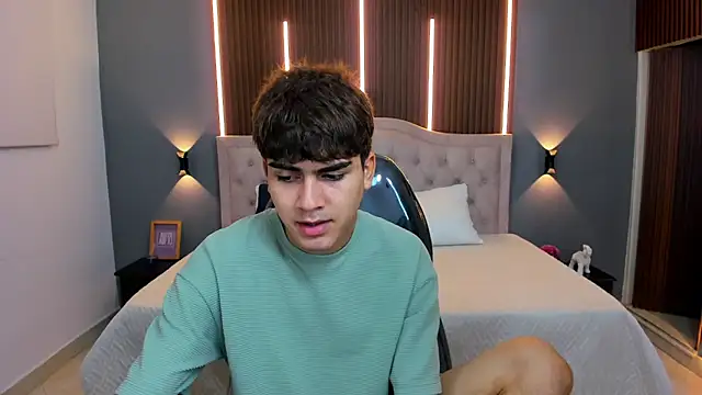 Tommy18   online show from November 18, 3:32 am