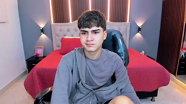 Tommy18   online show from May 8, 3:32 am