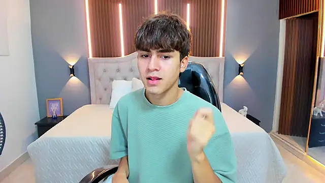 Tommy18   online show from October 1, 3:22 am