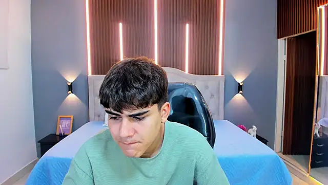 Tommy18   online show from November 6, 3:32 am