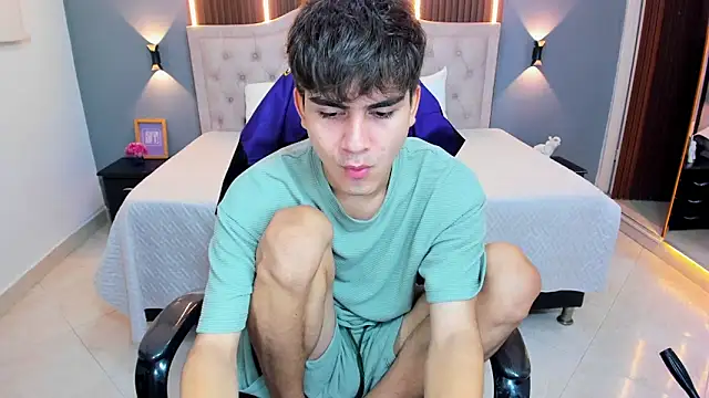 Tommy18   online show from March 11, 3:33 am